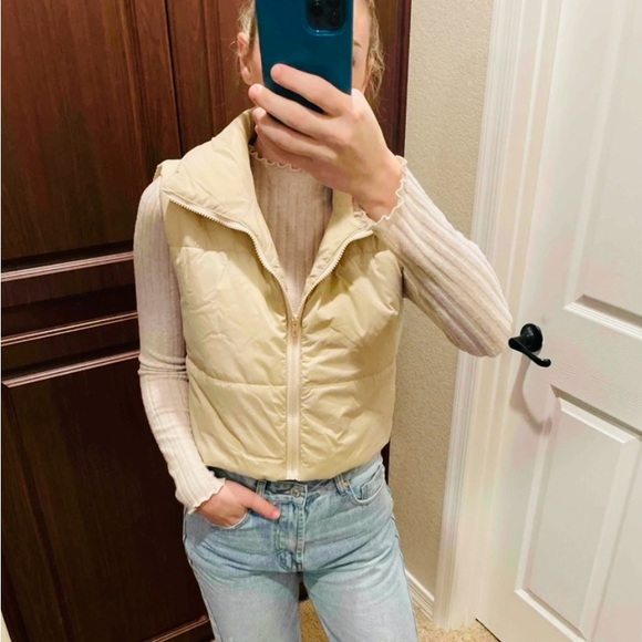 Cropped Beige Puffer Vest Zip Up - Picture 10 of 14